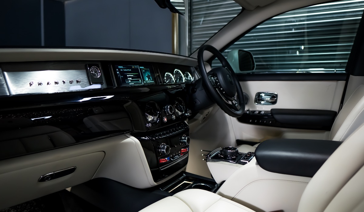 2020 Rolls-Royce Phantom Image 5